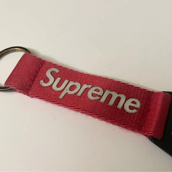 Supreme Webbing Keychain Red Logo Accessory - Picture 2 of 15